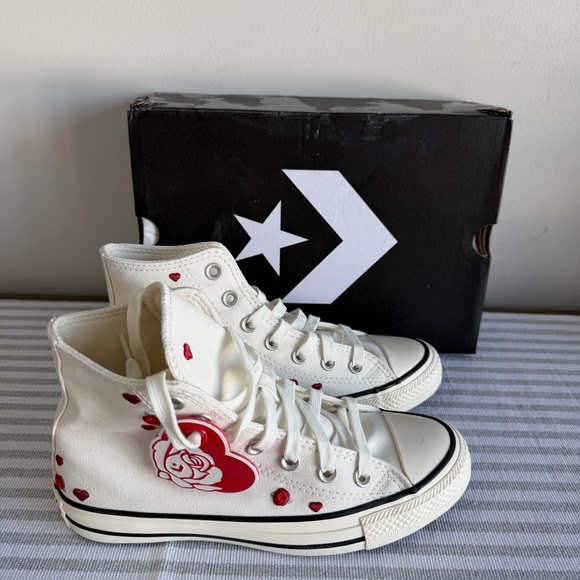 Converse NEW Women's Chuck Taylor All Star Embroidered Roses Hi Top Shoe Size 6